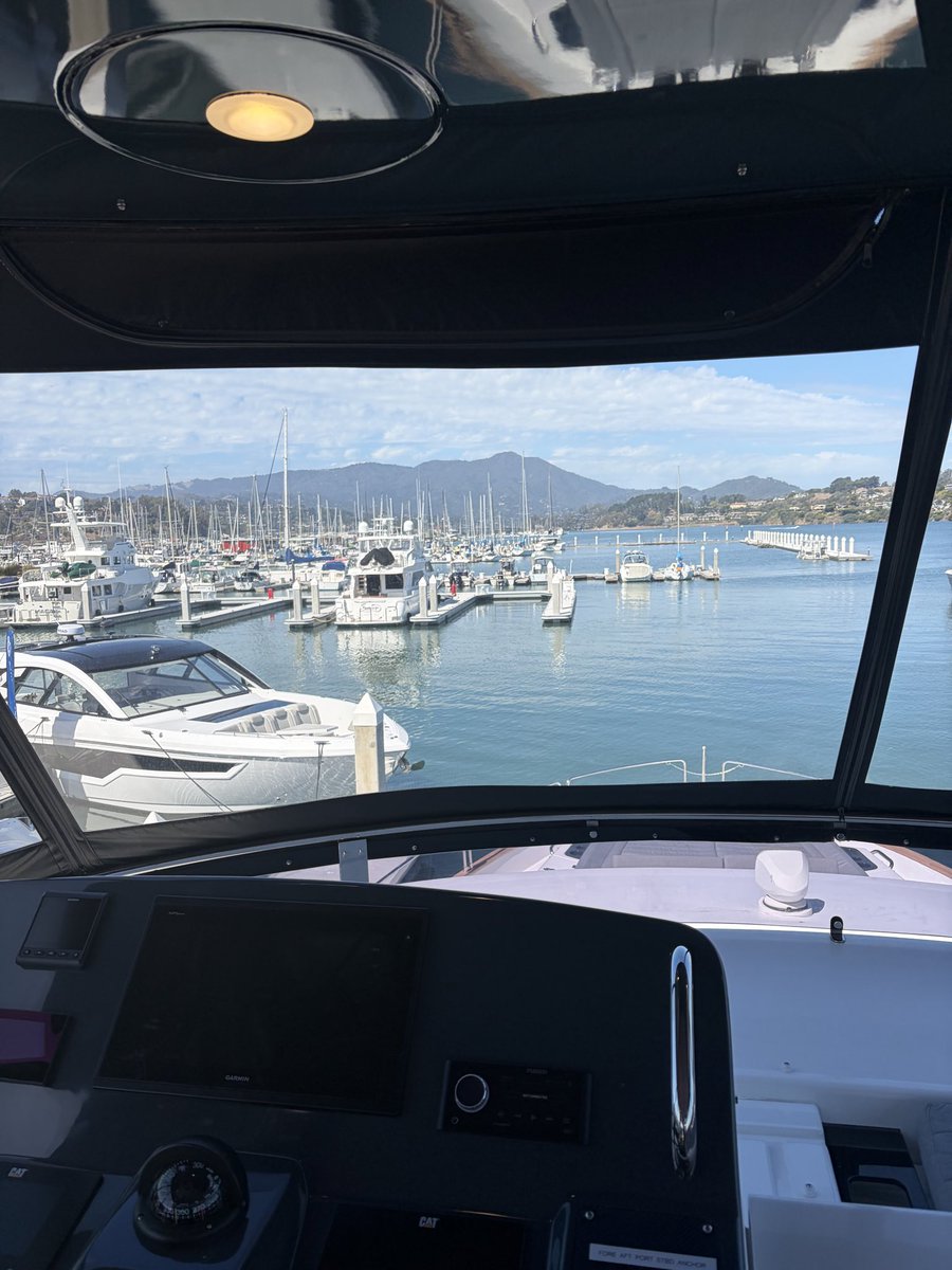 seekmarin's tweet photo. Gorgeous day at the Sausalito Boat Show ⛵️Toured some luxurious vessels & met some fierce female Captains
Absolute power houses
#sausalitoboatshow #captains #boats #marin
#seekmarin https://t.co/174HV40Sp1