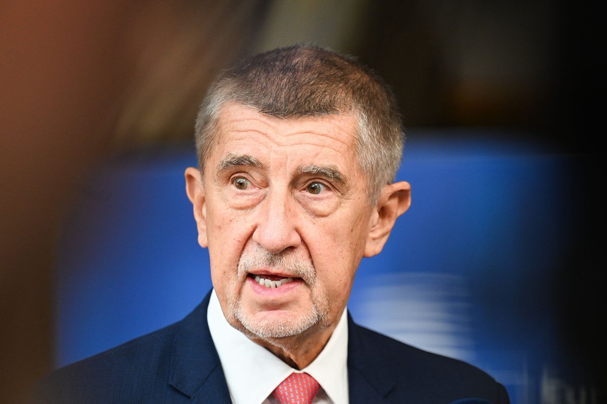 Lukas__Valenta's tweet photo. Pane inženýre @AndrejBabis, prý jste ve svém tradičním psychopatickém výlevu zase někomu nadával do mafiánů. Jste nemocný a senilní, takže dáme fakta:

Nejznámější mafián v České republice je Babiš z Bratislavy. Známý korupčník a obžalovaný organizovaný zločinec, který kradl už za komunismu, potom korumpoval politiky a kradl firmy. Později ukradl celý stát. 

Tento udavač tajné policie a kolaborant s Ruskou federací, který si zakoupil 107 poslanců, aby nešel sedět, nám nebude mluvit do života a my ho nebudeme respektovat. Ani ten póvl, kterým se obklopil.

Nevyhraješ to, dědku, spravedlnost si tě najde. A my ti k tomu pomůžeme. Nám hubu nezavřeš! My jsme Češi, ty uherský odpadku, my jsme vyhráli i náročnější války.

#BabišRaus