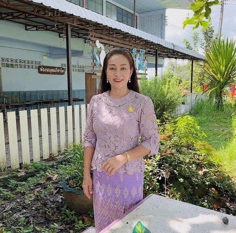Happieseee's tweet photo. สวัสดีวันจันทร์ ไปทำงานที่เรารักกันดีกว่าจ้า ❤️🙏🏻 https://t.co/mXXpIKzRyn