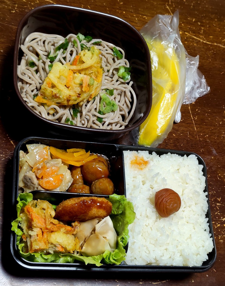 muririenergy's tweet photo. 今日から次男は17歳。
昨日前祝いでお寿司食べた。

弁当のご飯にミートボールをワンバンしたあとが残ってしまった…。
だって眠いし…早起きつら…。

#お弁当記録
#タッパー弁当
#高校生弁当 https://t.co/jqIkuRiPRu