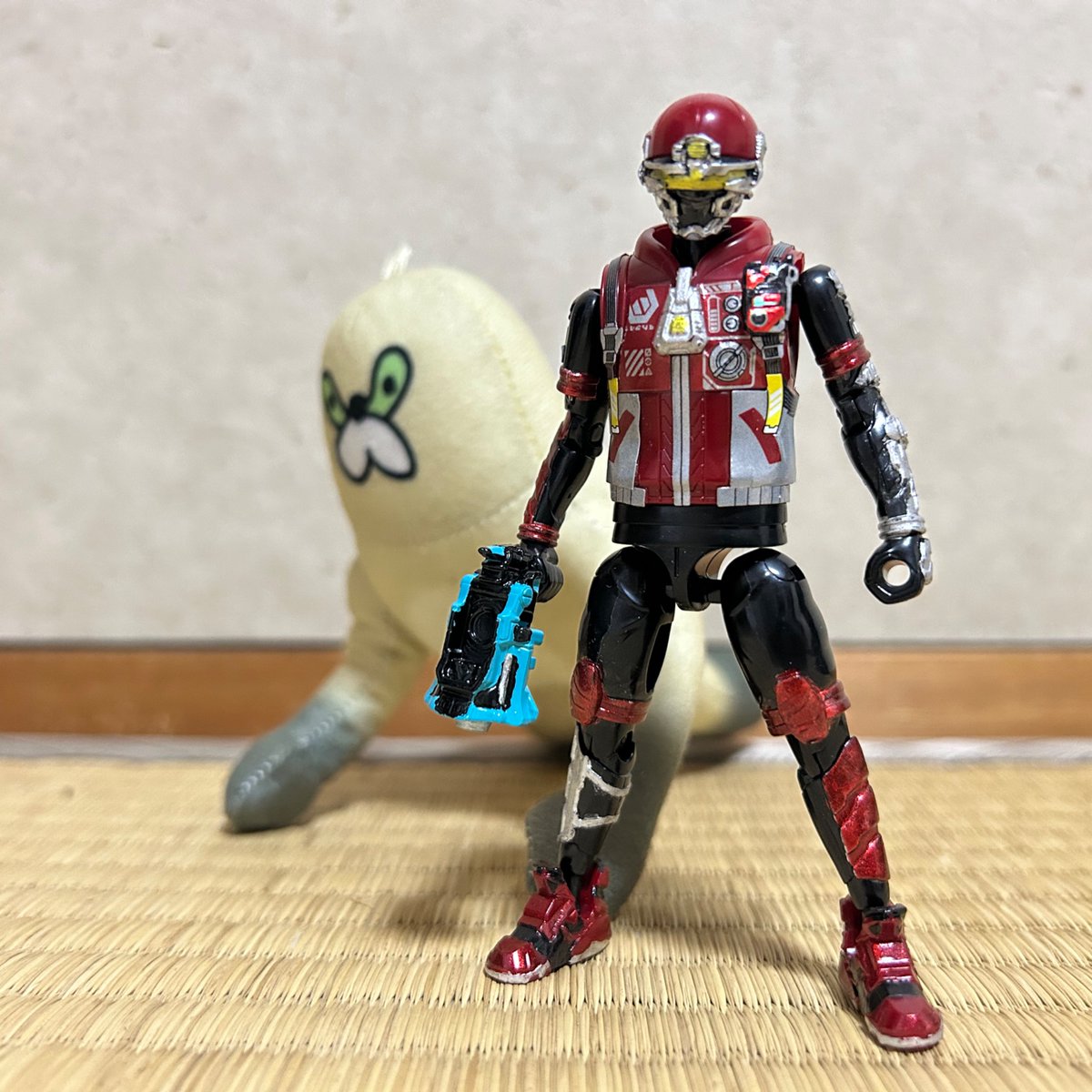 beththecorgi's tweet photo. おはようございます
ミニプラ　キャプテン・オメガホーン　のオメガホーン��って9割完成！　
　あとは背中(炭さんの参考にして塗ろっと🤭感謝！)

トレッキング？バスケ？な服にアンシンメトリーなテクターと無骨な顔が「いいね…」ってなります
(最初ダフトパンクと思ってたのは🤫) https://t.co/b73HLEgMTp