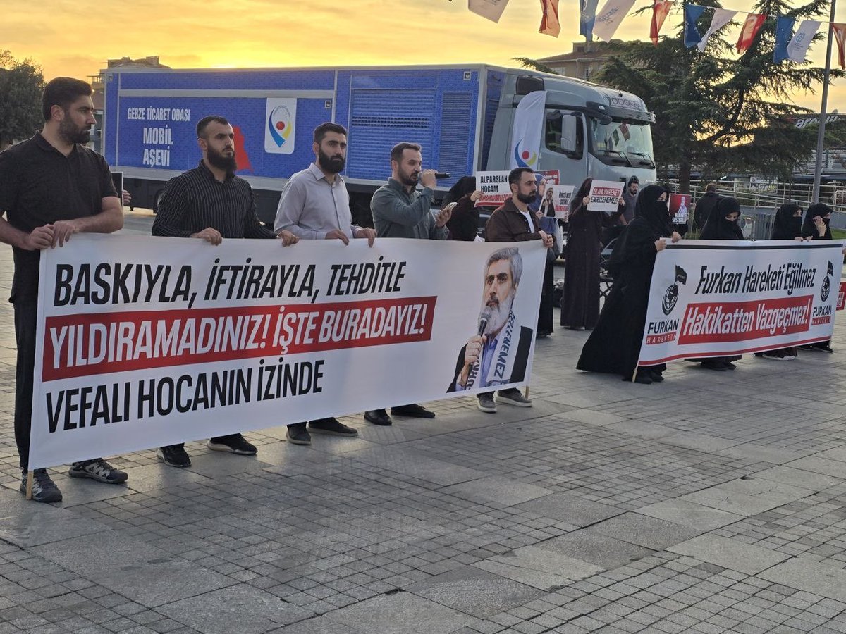 furkanhareketiT's tweet photo. Adalet Bekliyor, Özgürlük İstiyoruz! 

📍Kocaeli | Basın Açıklaması 

AlparslanHocaya Ozgürlük
SemraHocaya Ozgürlük 
FurkanGönüllülerine Ozgürlük 
Ozgürlükiçin Meydandayız https://t.co/BU6jCzriYX