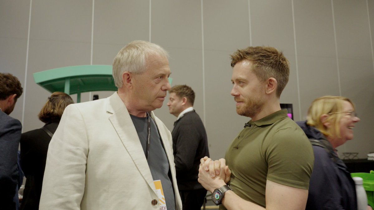 owenjonesjourno's tweet photo. One of the most extraordinary experiences of my life.

You'll see the video for yourselves.

But @LordJohnMann urgently needs to enrol in anger management classes.

Goodness

Fucking 

Me https://t.co/CU1gYzJBmd