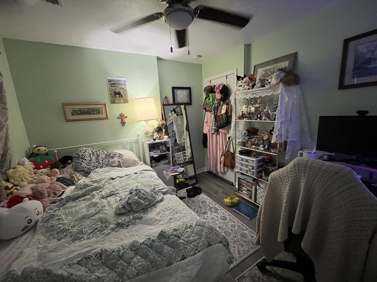 plasticmiasma's tweet photo. reorganized my room i need more paintings for one of my walls or posters https://t.co/yh5TJmwobq