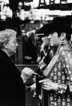 dunnothevitch's tweet photo. Las Vegas, NV (Woman at Slot Machines) 📸 Elliott Erwitt 1954 https://t.co/ySPf8yM1VQ