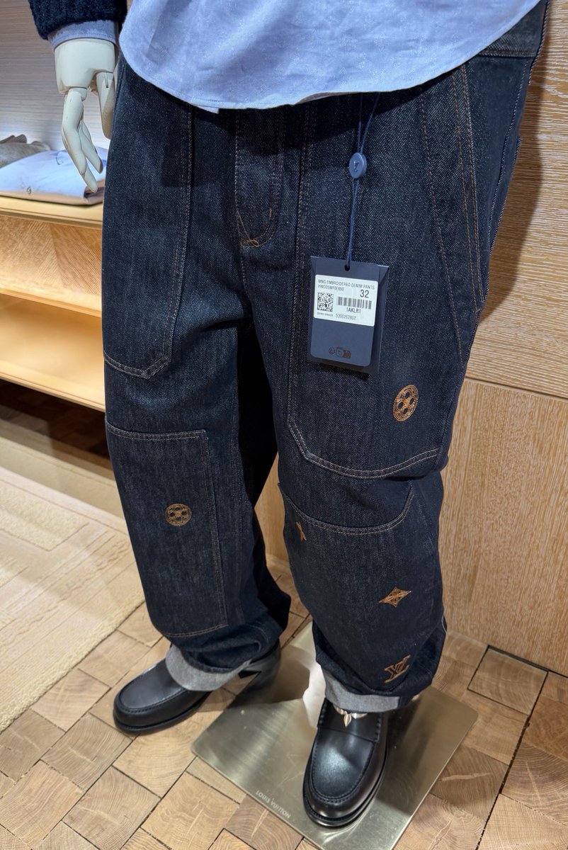 HardestFitPics's tweet photo. Look at the New Louis Vuitton jeans 👀 https://t.co/mzi9CW0f0T
