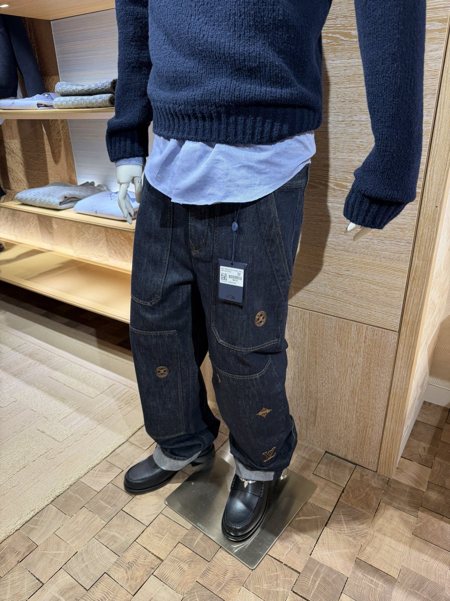 HardestFitPics's tweet photo. Look at the New Louis Vuitton jeans 👀 https://t.co/mzi9CW0f0T