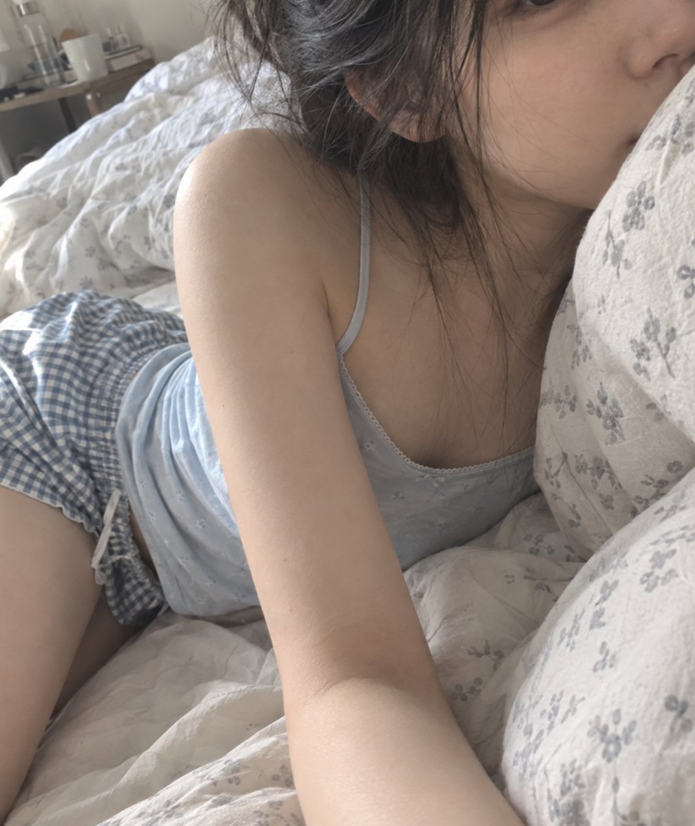 tiponovinha's tweet photo. 24歳、ザコ乳首です。

挿入されてる時に乳首触られるのが一番ほしいです。

先にイってもそのまま使っていいです。

会えますか。 https://t.co/VvzBo7FnyY