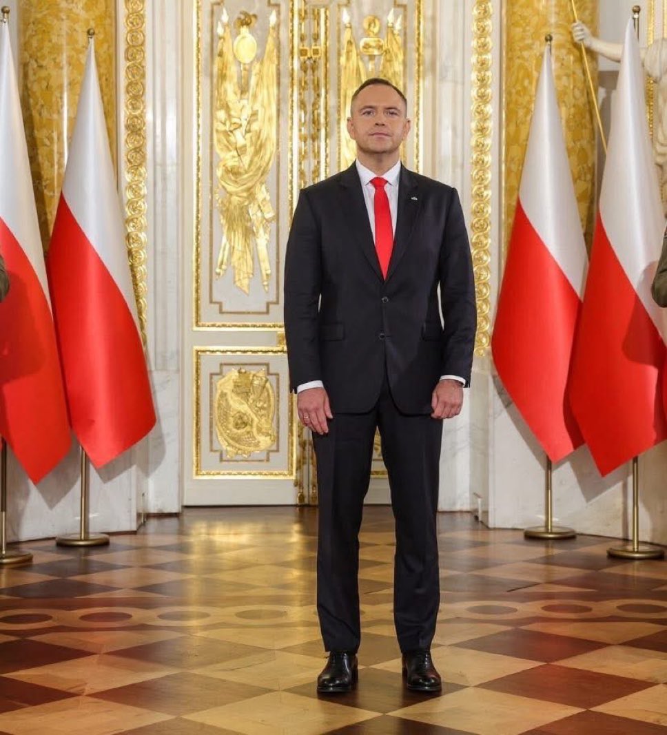 PrawicowaPL's tweet photo. Jak oceniacie 14 miesięcy prezydentury Karola Nawrockiego? 🇵🇱
Ja oceniam bardzo dobrze! Ty również? Zostaw serce ❤️ i podaj ten post dalej! https://t.co/RppWxhvUt5