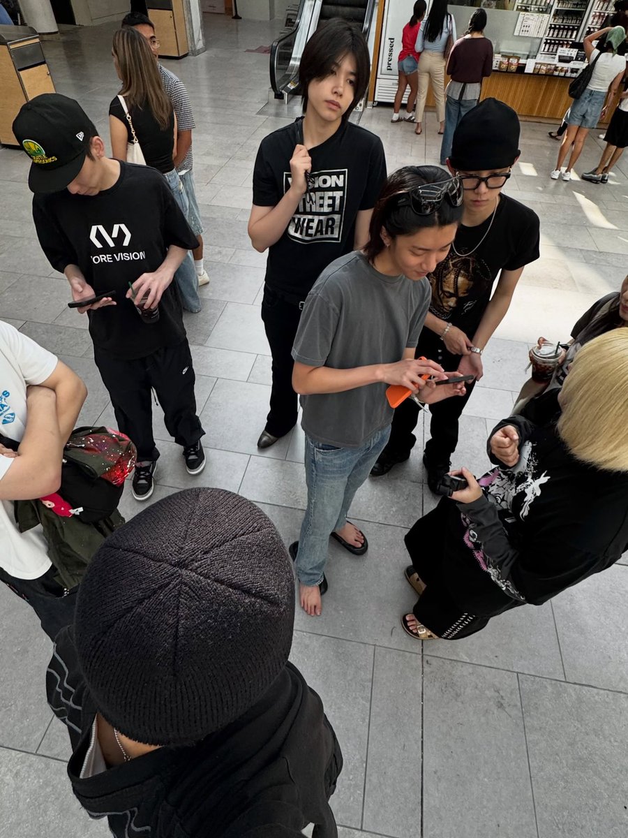 kwonaliana's tweet photo. jujur… unik nih orang… 😄 https://t.co/EpBRnuGUZc