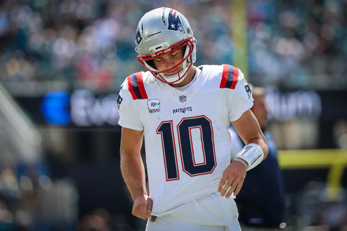 RichJohnsonNFL's tweet photo. #Patriots QB Drake Maye tried to throw a punch at his locker after the loss to the #Jaguars, but it was picked off. https://t.co/U3krtdR81j