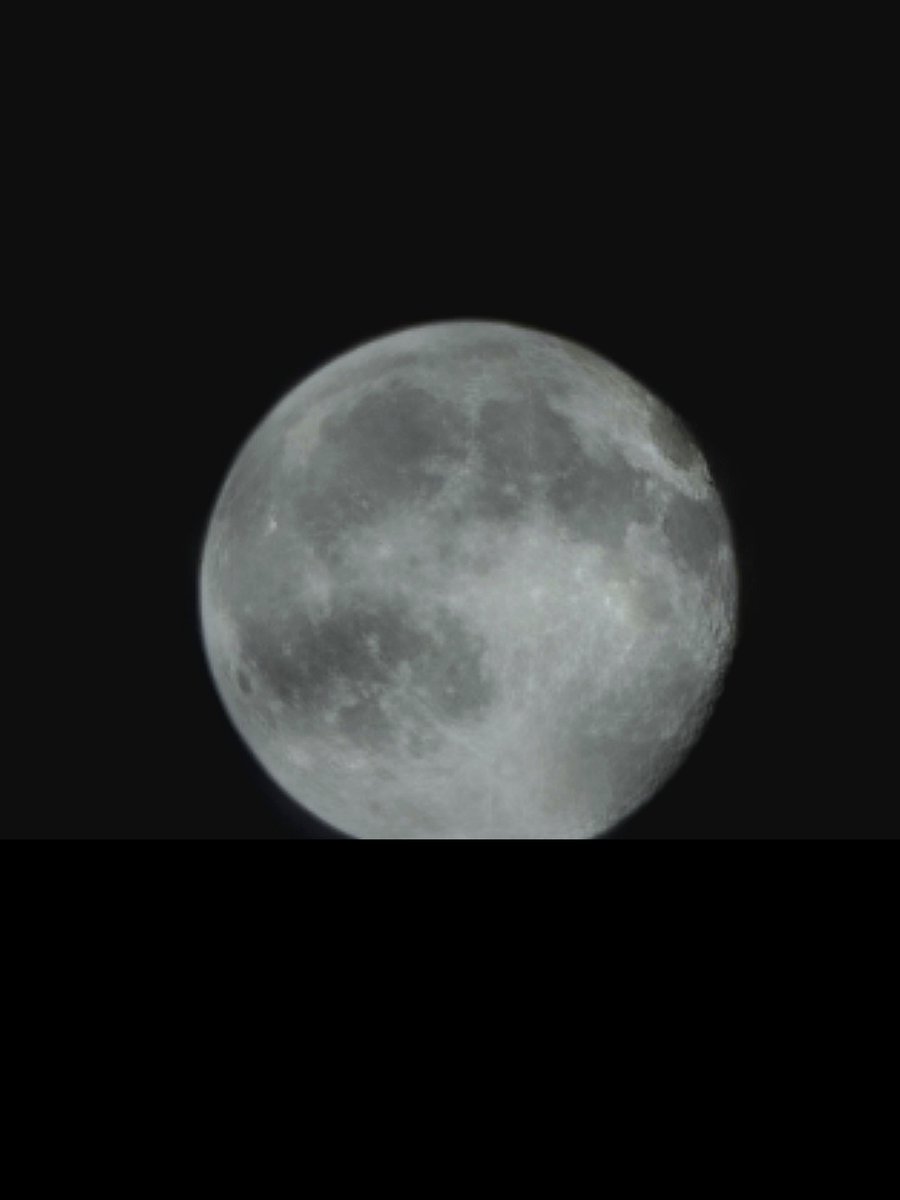ItsSnoozleTV's tweet photo. Forever the kind of gal who takes photos of the moon and stars 🥹😍 https://t.co/QRW0KSS8FQ