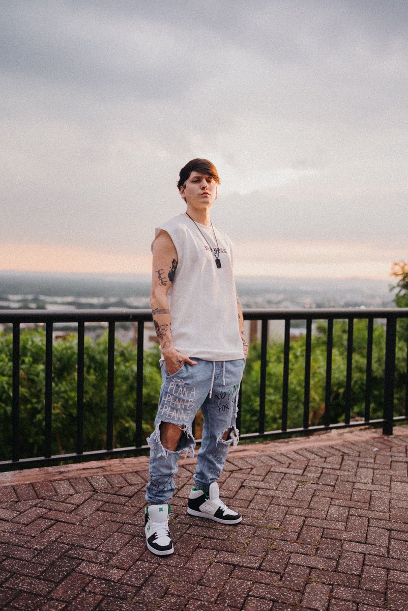 christophervele's tweet photo. Estar juntos fue lo mejor, pero el problema fue cuando 🎶🪽 #AIRCHA https://t.co/Z8Kwk01NP1