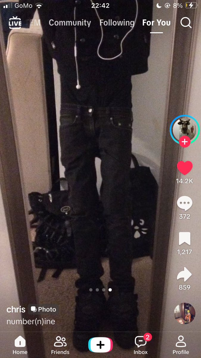 euthanisedangel's tweet photo. why are all these archive fashion boys so fucking skinny what are your parents feeding or not feeding you https://t.co/KnfjjYIqGN