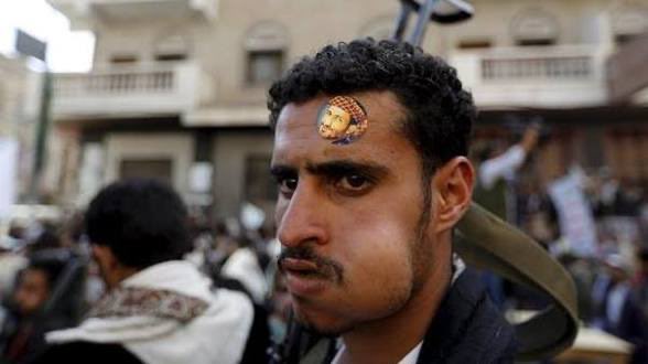 VIsa5454's tweet photo. @1yb0hv لا أبشّرك، العسكري طيّب وتم نقله للعلاج، والحادث عبارة عن زنبيل في وسط الخط 😂 الله يقومه بالسلامة، أما الزنبيل فشكله اختار أسوأ مكان يوقف فيه.

مرفق صورة الزنبيل، مات وهو مبتسم ورايح للقماعة 👇👇👇 https://t.co/CCPe1MCsUi