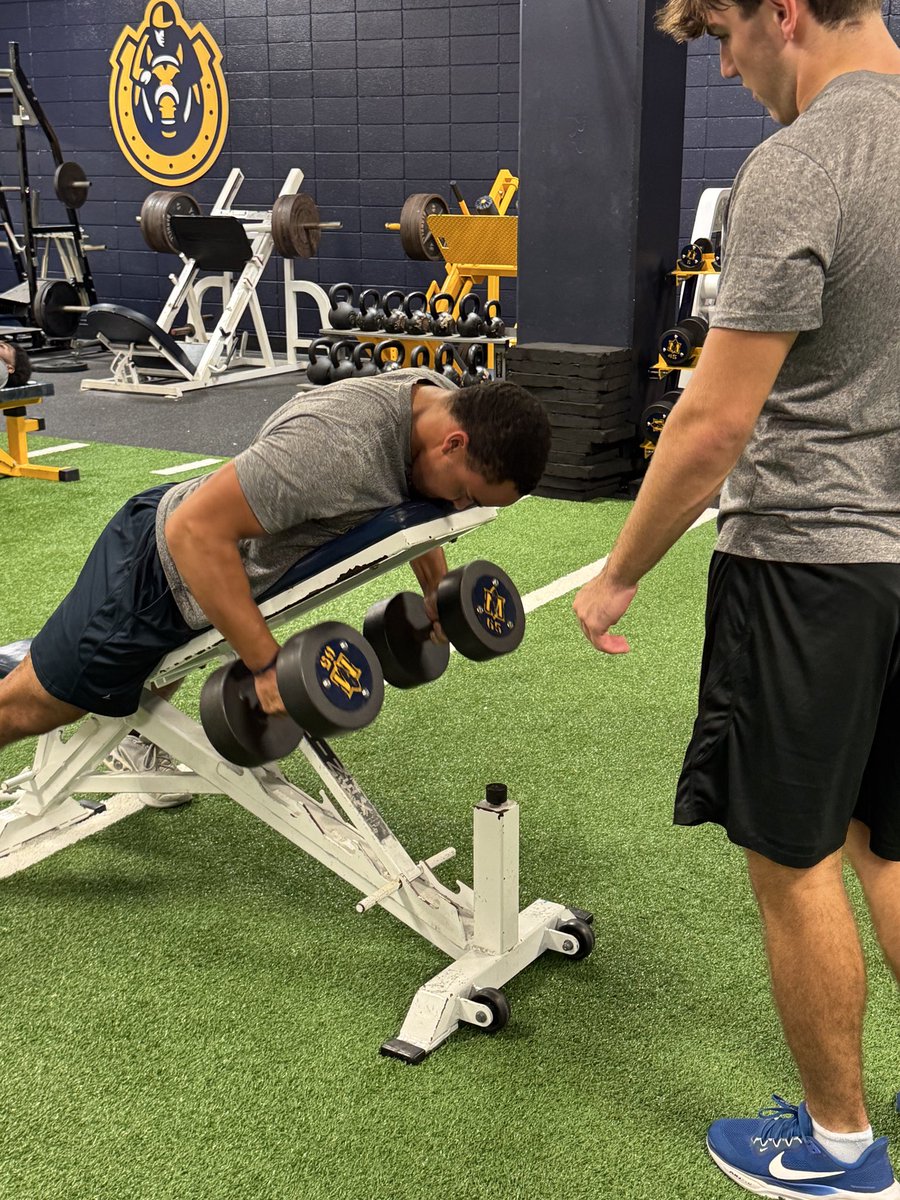 WrightJody's tweet photo. Developmental Lift @racersfootball love these Freshmen coming in after a tough game last night. Great Attitudes and Work Ethic. You are either Growing or Dying!! Choosing to Grow!! #GoRacers🏇 #MurrayState https://t.co/IBTFCE4Sld