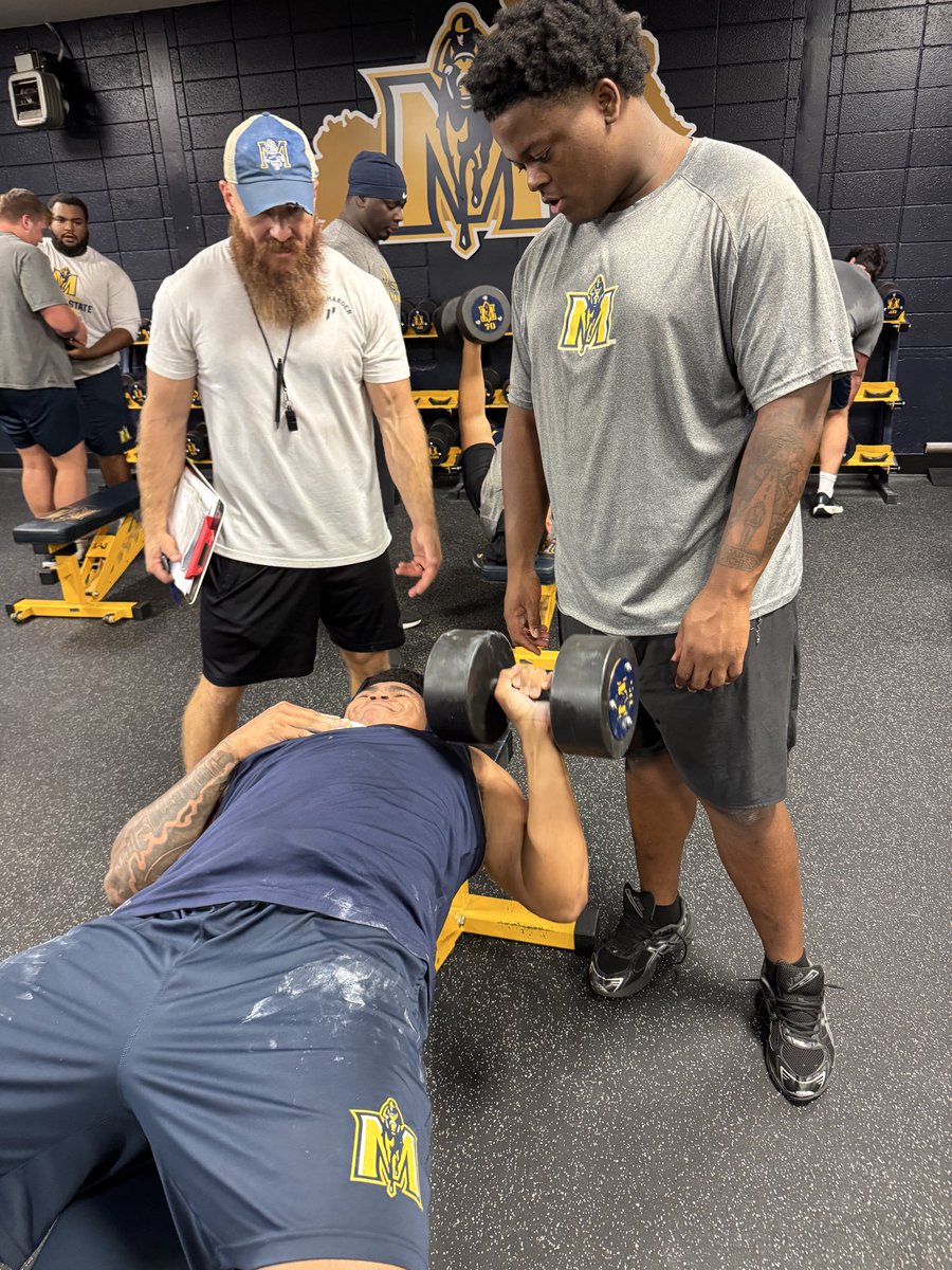 WrightJody's tweet photo. Developmental Lift @racersfootball love these Freshmen coming in after a tough game last night. Great Attitudes and Work Ethic. You are either Growing or Dying!! Choosing to Grow!! #GoRacers🏇 #MurrayState https://t.co/IBTFCE4Sld