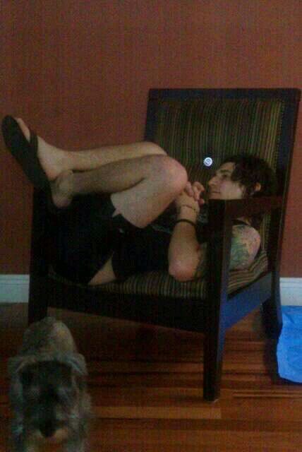 holdontillfaye's tweet photo. Gay ppl and their inability to sit correctly or wtv https://t.co/ShpUlYL717