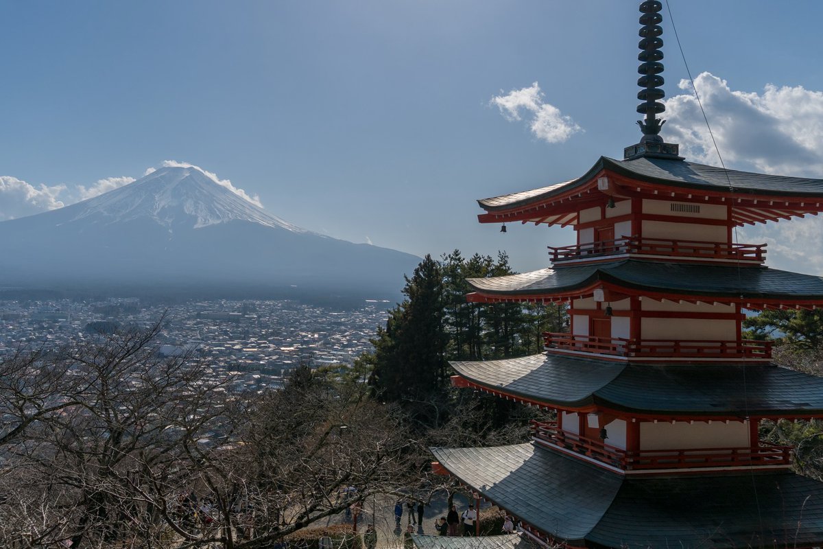 MickieBert062e's tweet photo. When in Japan, a trip to Mount Fuji is a must. We were lucky to visit on a clear day, after carefully checking the forecast—the mountain is hidden by clouds about 75% of the time. It’s enormous in person; photos don’t do it justice! https://t.co/2zBNlQPDJi
