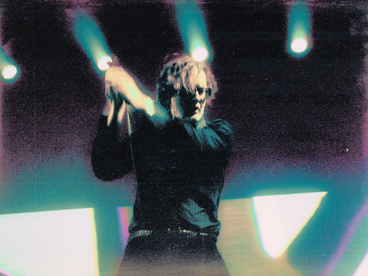 hairball1952's tweet photo. some jarvis cocker pics i finally edited from last summer….. https://t.co/mbFGnmtt7f
