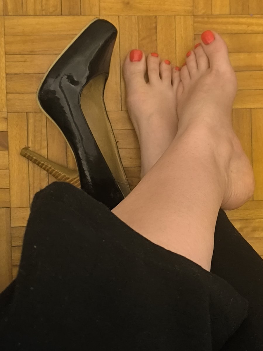 YourSweetAg's tweet photo. I have a date today, but I haven't forgotten about you. 😘👠♥️

𝐻𝑜𝑦 𝑡𝑒𝑛𝑔𝑜 𝑢𝑛𝑎 𝑐𝑖𝑡𝑎 𝑝𝑒𝑟𝑜 𝑛𝑜 𝑚𝑒 𝑜𝑙𝑣𝑖𝑑𝑒 𝑑𝑒 𝑢𝑠𝑡𝑒𝑑𝑒𝑠.
#Kinks #Feet #Foot #FeetFetısh #FootFetısh #SexyFeet #FeetGoddess #WorshipMe #FeetLover
#RedNails #RedToes #Heels #HighHeels https://t.co/M6AkJARSgU