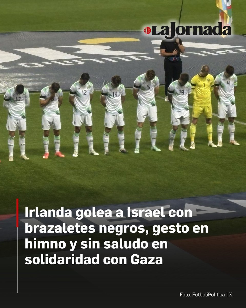 lajornadaonline's tweet photo. Los futbolistas de Irlanda llevaron brazaletes negros y evitaron los saludos protocolarios con sus pares de Israel este domingo, durante el partido de la Liga de Naciones disputado en Debrecen, en una señal de solidaridad con las personas fallecidas en el conflicto de Gaza.

Tal como habían anunciado los dirigentes irlandeses, antes del saque inicial no hubo intercambio de banderines ni apretón de manos entre los capitanes de ambos equipos. Dara O��Shea, capitán de Irlanda, estrechó la mano del árbitro y sus asistentes, pero no la de su homólogo israelí, Manor Solomon.

Más información en: https://t.co/bnhYCbwi7I