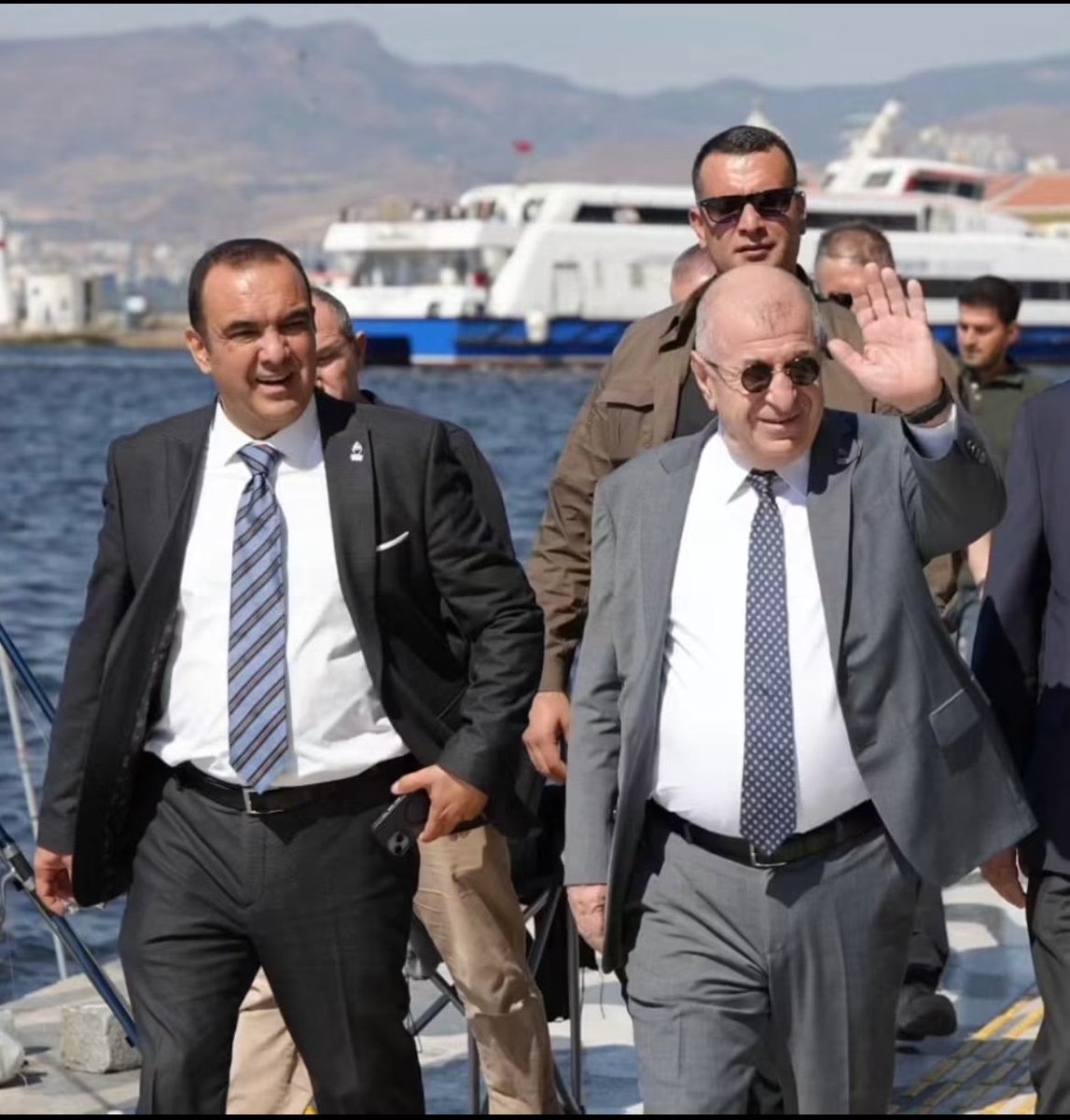 MSBezircilioglu's tweet photo. Teşekkürler İzmir! 

Zafer Partisi Genel Başkanımız Prof. Dr. Ümit Özdağ’ın İzmir ziyaretinin etkin ve başarılı geçmesinde emeği geçen, Zafer Partisi İzmir il ve ilçe teşkilatlarımıza ve tüm gönüldaşlarımıza teşekkürlerimi sunuyorum.. 

Ziyaret ettiğimiz tüm kurum ve kuruluşlarda bizleri ağırlayan tüm başkanlarımıza ve yetkililere teşekkür ediyorum..

Ve tabii ki, 

Genel Başkanımızla beraber gittiğimiz her yerde, katıldığımız her programda Ümit hocamıza  büyük teveccüh gösteren, bağrına basan İzmirimize, İzmirli hemşehrilerimize çok çok teşekkür ediyorum.. 

İzmir’de Zafer’e doğru adım adım…

@umitozdag 
@zaferpartisi 
@ZaferPartisi_35