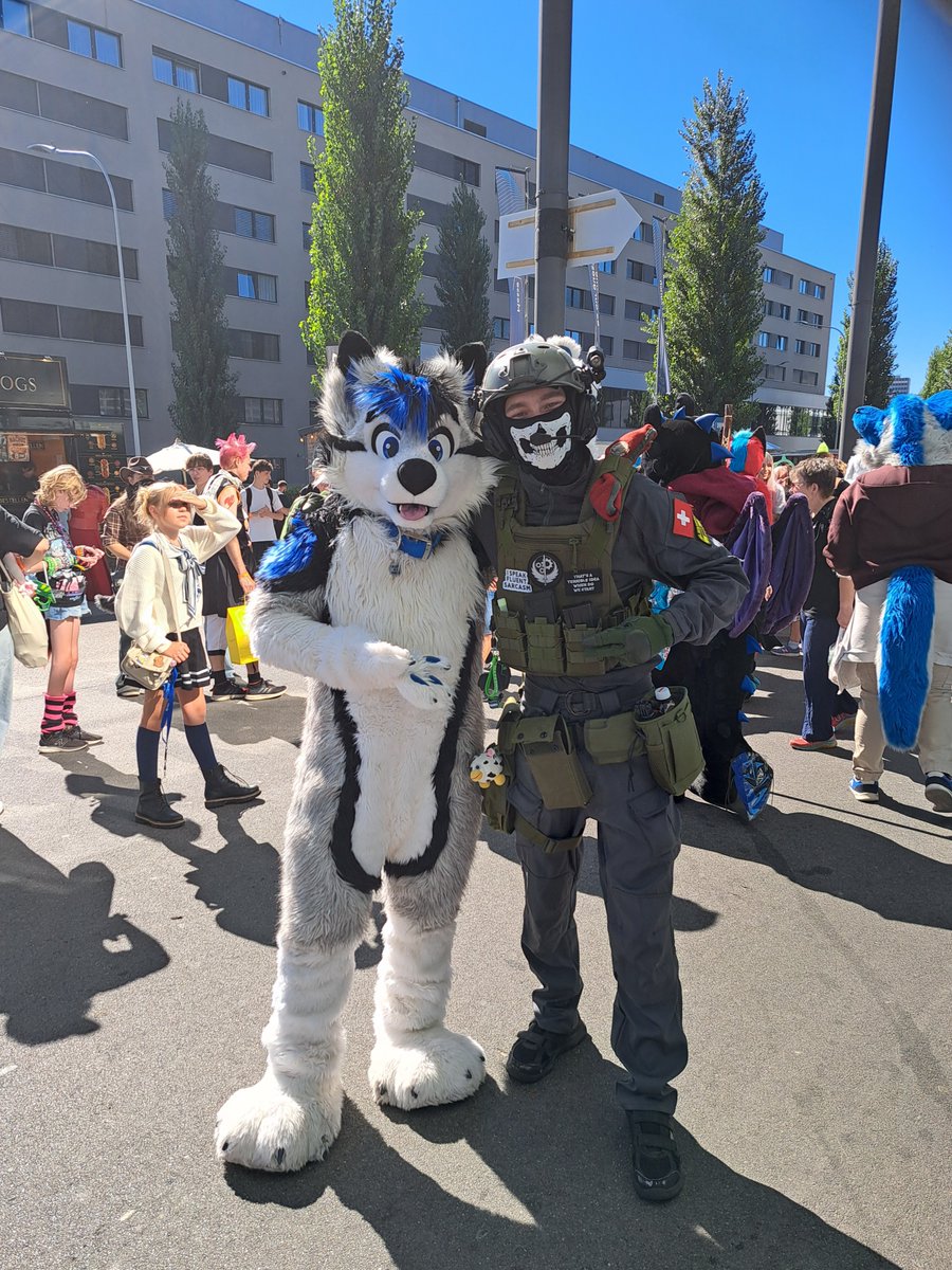 Chaosmelon25's tweet photo. I just got home and hoooly shit this was prolly the best day of my life
Although i didn't make many pictures (due to me being too ''busy'' with my friends) i have made one pic with @Shilo_husky tho!
Genuinely still can't belive that that actually happened lmao. https://t.co/ZXXt8Jr3oC
