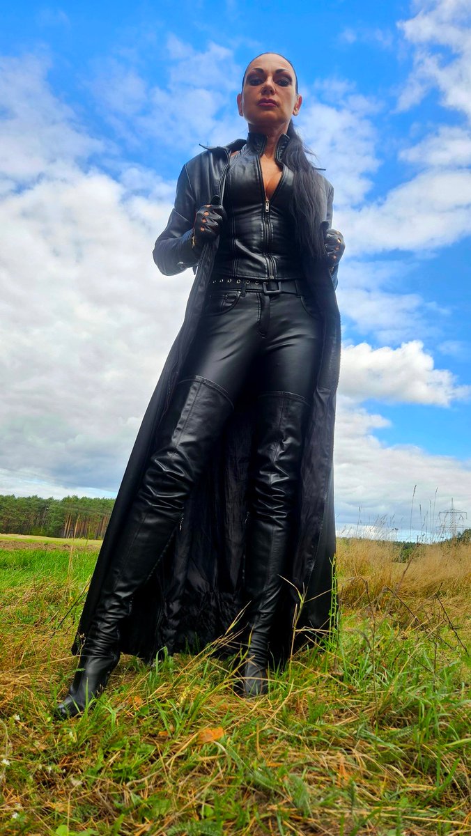 Bootsandhe91244's tweet photo. As we approach a brand new week I want to make a HUGE shoutout for the NO 1 Domina in Europe. The powerful and amazingly beautiful Madame Catarina from Berlin 🙌 @MadameCatarina @MCinema6675 https://t.co/A0jgBcq2Wj