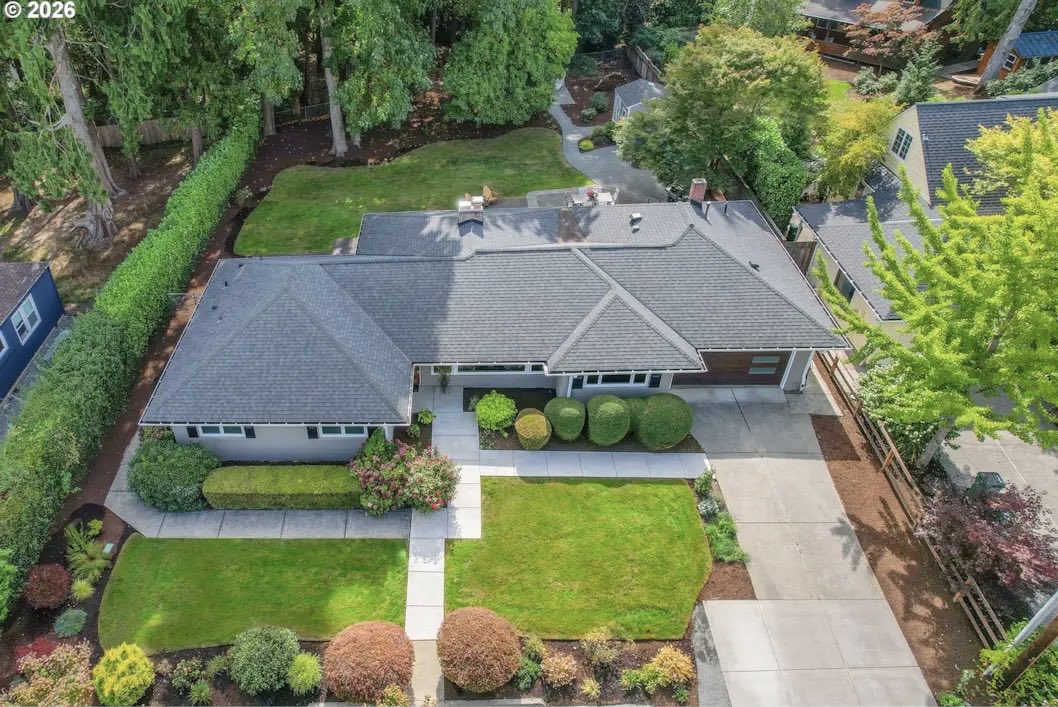 jenwileyhomes's tweet photo. NEW LISTING | 3🛏️ | Den 📚| 2.1🛁 | Trees 🌳 
📍8700 SW Birchwood Road, PDX
🚌 Coveted Walkability 
Magnificent  Mid-Century! One Level Home Overlooking Private, Peaceful Views &amp; Trees. Beautiful Updates &amp; sits on Level .38 Acre Lot in this Coveted Close-In SW PDX #jenwileyhomes https://t.co/U0yT54Rqmm