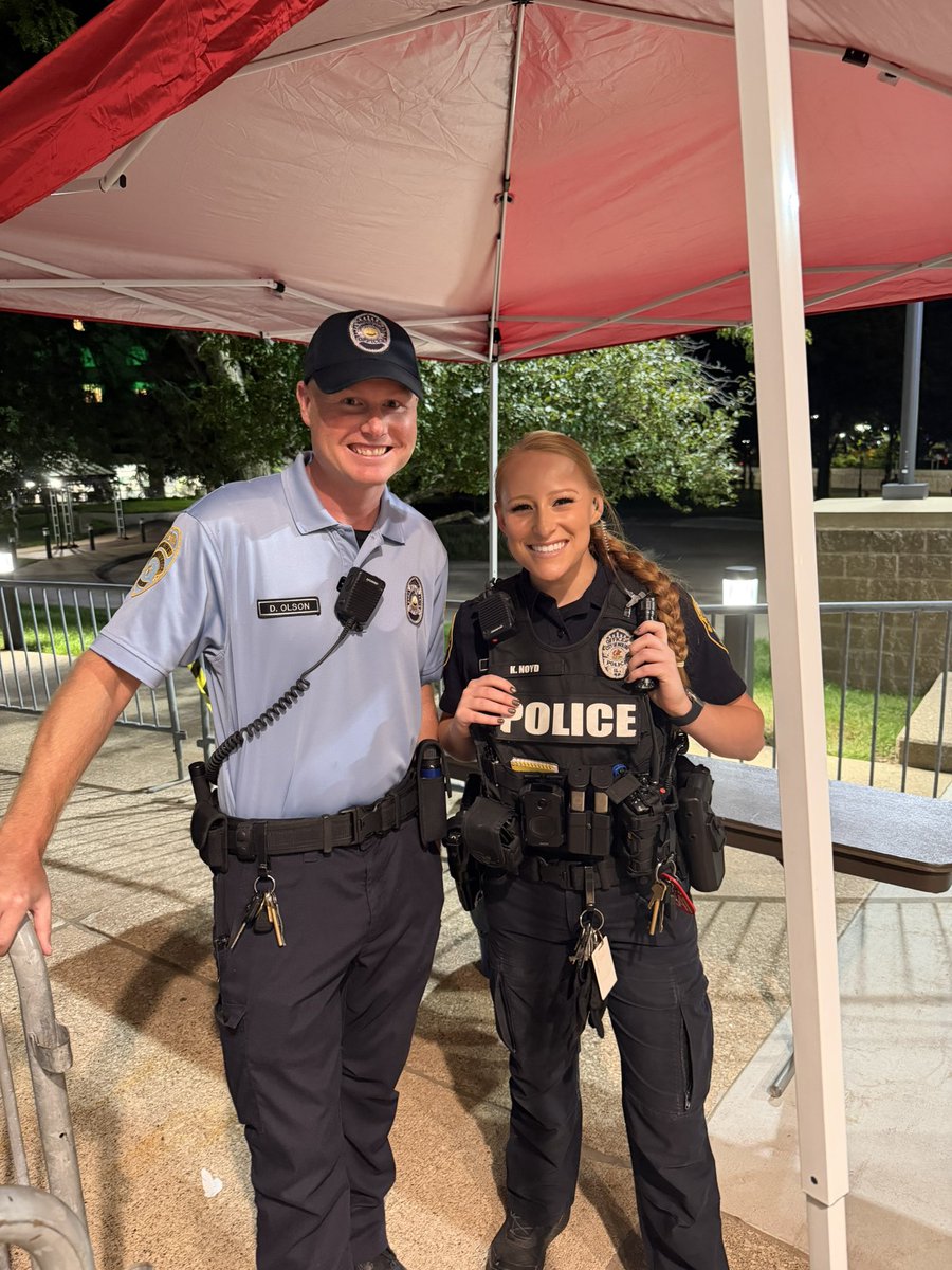 MolinePolice's tweet photo. 2 of the Quad Cities biggest events, same time, same place. Thousands converging on a few block radius in downtown Moline, we had a blast

Thank you to the agencies that assisted us, the officers who put in long hours and the community who supported us

Its our honor Moline 💙 https://t.co/cw6bYDkKJe