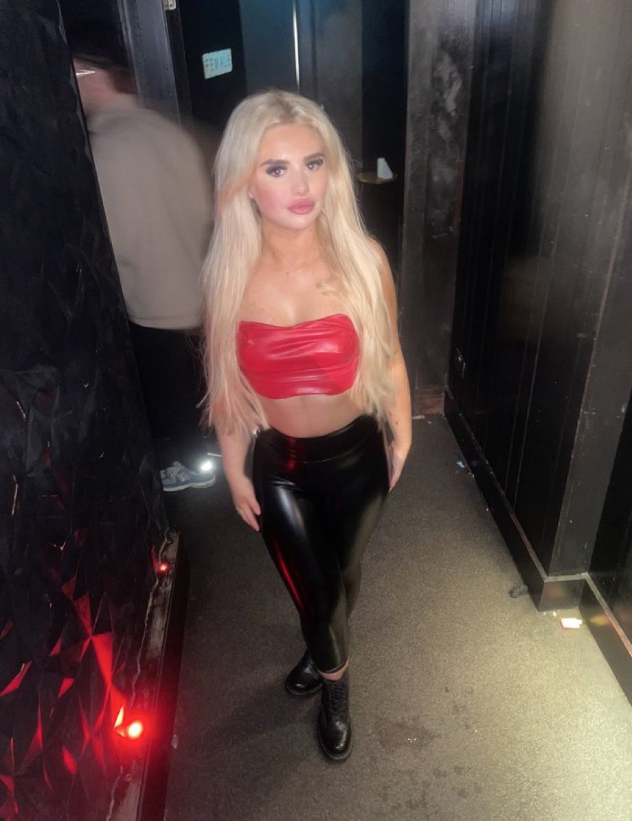 eefe_anna's tweet photo. I’m available for voice notes and video responses x.🤭😍

Approach mommy now boys 

 Findom redhead nsfwtwt humanATM teen sph mommy joi cbt sissy beta feet fit #buyingcontent #nsfwtwt #findom https://t.co/nH7JqAPsyb