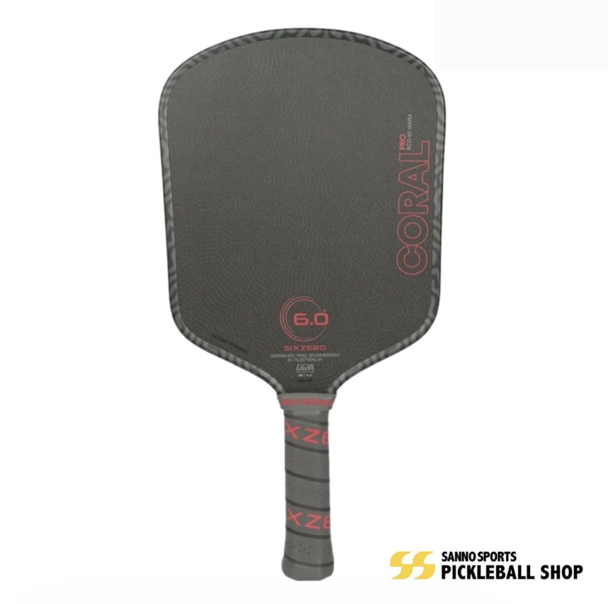 JPN_PICKLEBALL's tweet photo. SIXZERO Coral Pro Widebody 
シックスゼロの新作パドルになります。
こちらも即日発送可能になります。
用品の専門家にお気軽にご相談ください。
#ピックルボール #sannosports #pickleballshop #ピックルボール専門店 #失敗しないパドル選び #ピックルボールを日常に 
https://t.co/pxuwJ4tGmH https://t.co/lKB8HqGtid