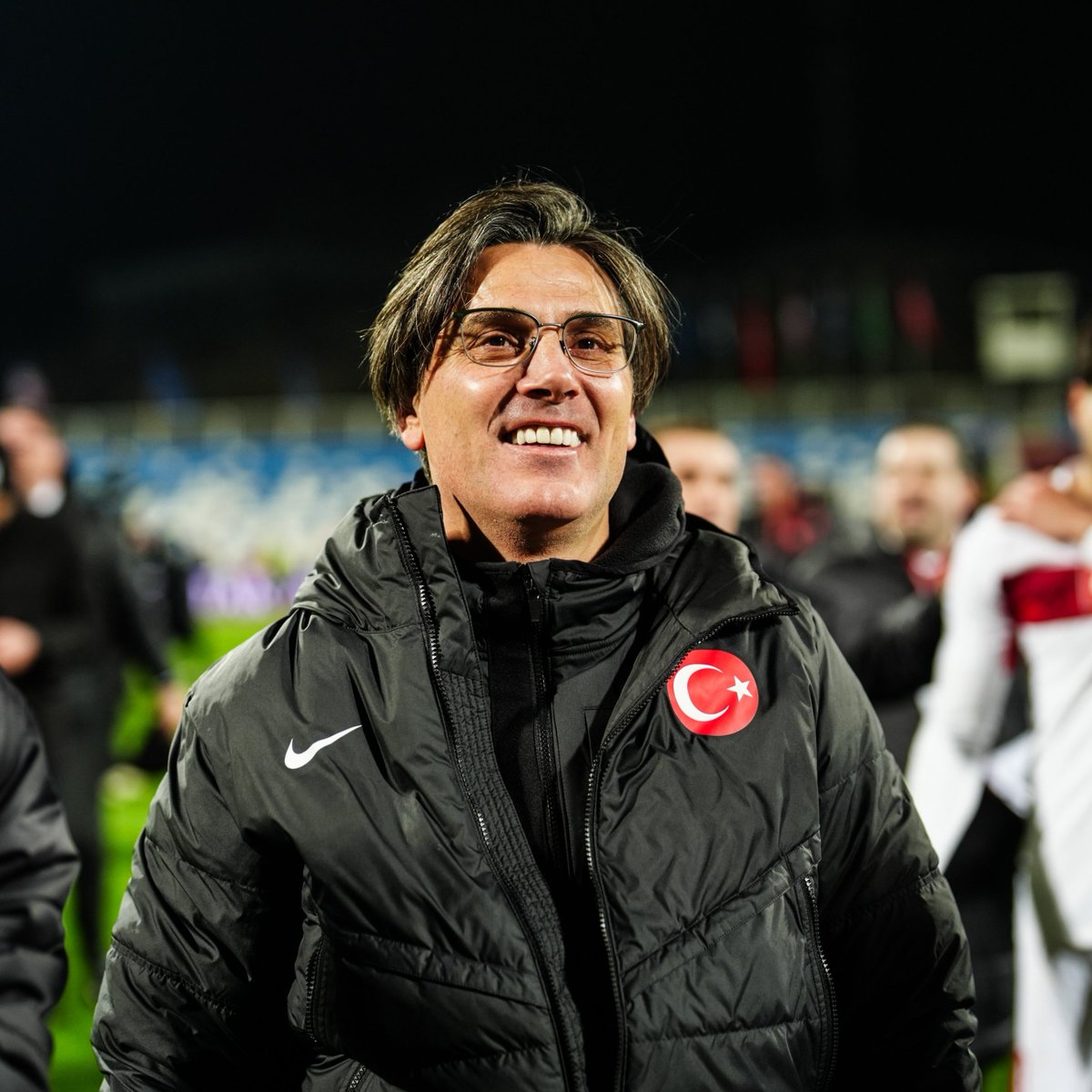 pusholder's tweet photo. Vincenzo Montella: "Aklınız kalmasın, her zaman sizin için mücadele edeceğim. İtalyan olmak her ne kadar duygusal olarak zorlasa da sahaya çıktığımızda yüreğim Türkiye için atacak." https://t.co/arU4qVqK29