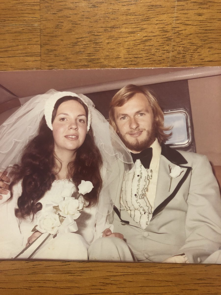 MissusCreighton's tweet photo. Today is our wedding anniversary-52 years. Time passes so incredibly fast. So blessed to be happy and healthy and have a wonderful family. Life is grand! https://t.co/pFEAqewXDU