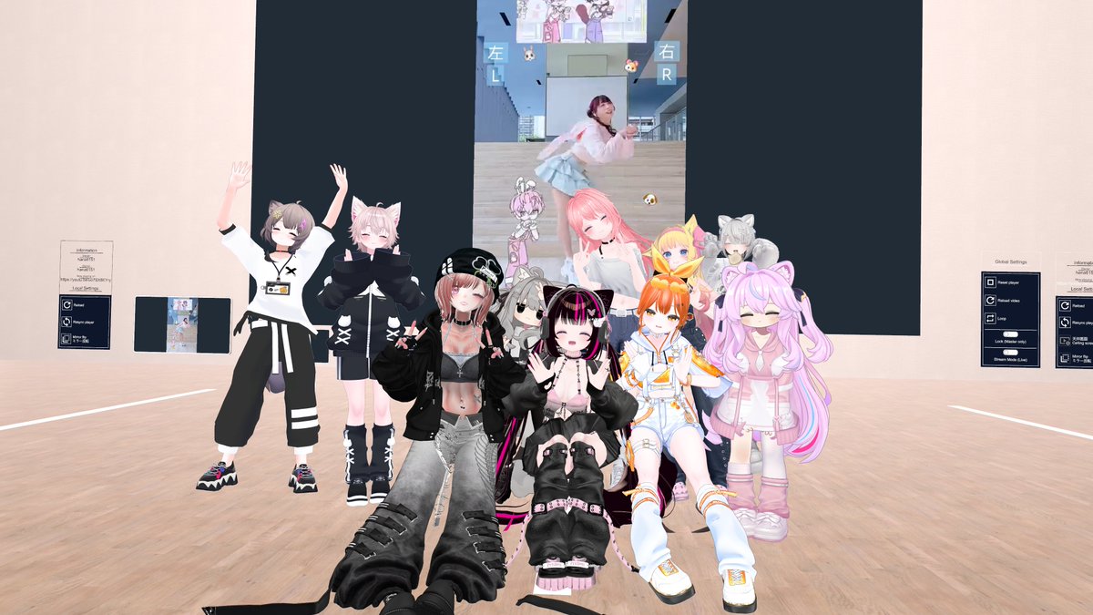 Sam_VRChat's tweet photo. #はなクラス
「もっふんろ〜る」の振り付けを教わってきました！
最近MVが公開されたばかりみたいですね
わんわんにゃんにゃんする曲でした！ https://t.co/WKwR1IBdcD