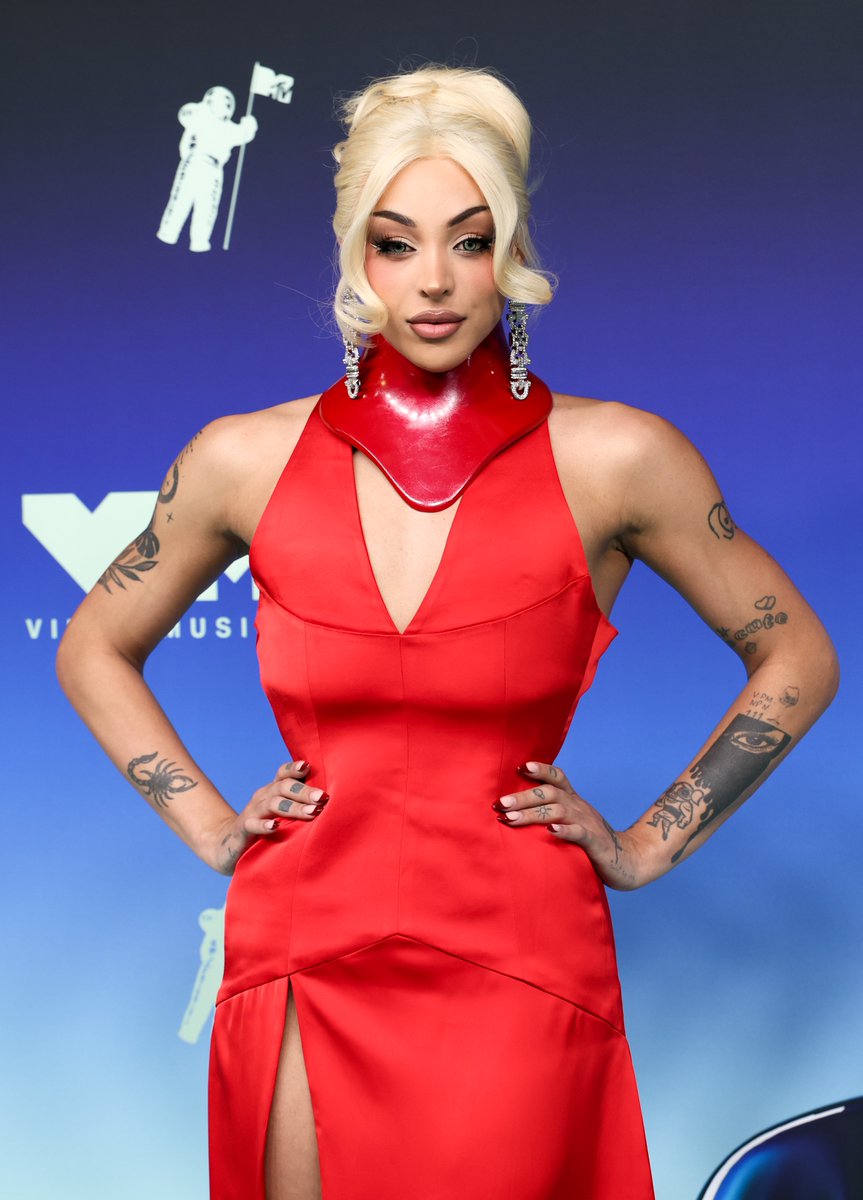 Variety's tweet photo. Pabllo Vittar at the #VMAs ❤️ https://t.co/PzRjfw9Osc