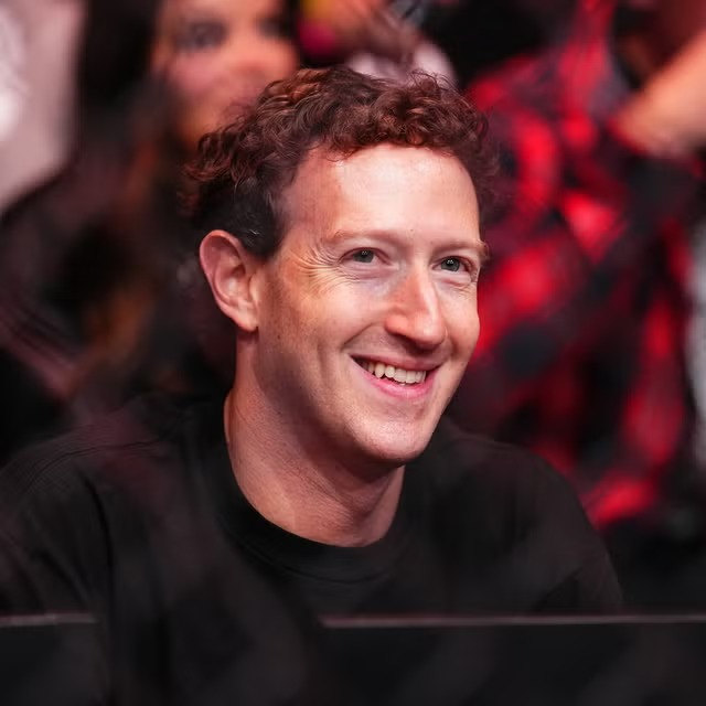 bpthaber's tweet photo. Mark Zuckerberg: "Bence 5 yıl içinde herkes, hayatlarını bilen ve bazı işleri onlar adına yerine getiren bir kişisel yapay zekaya sahip olacak." https://t.co/T5vYM7DzaS