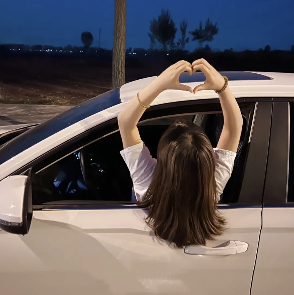 LilliFredesaq's tweet photo. Just aced my first driving test parallel parking! 10/10 for not hitting the curb  Still shaking but so proud of this win. https://t.co/O2cXeKralR