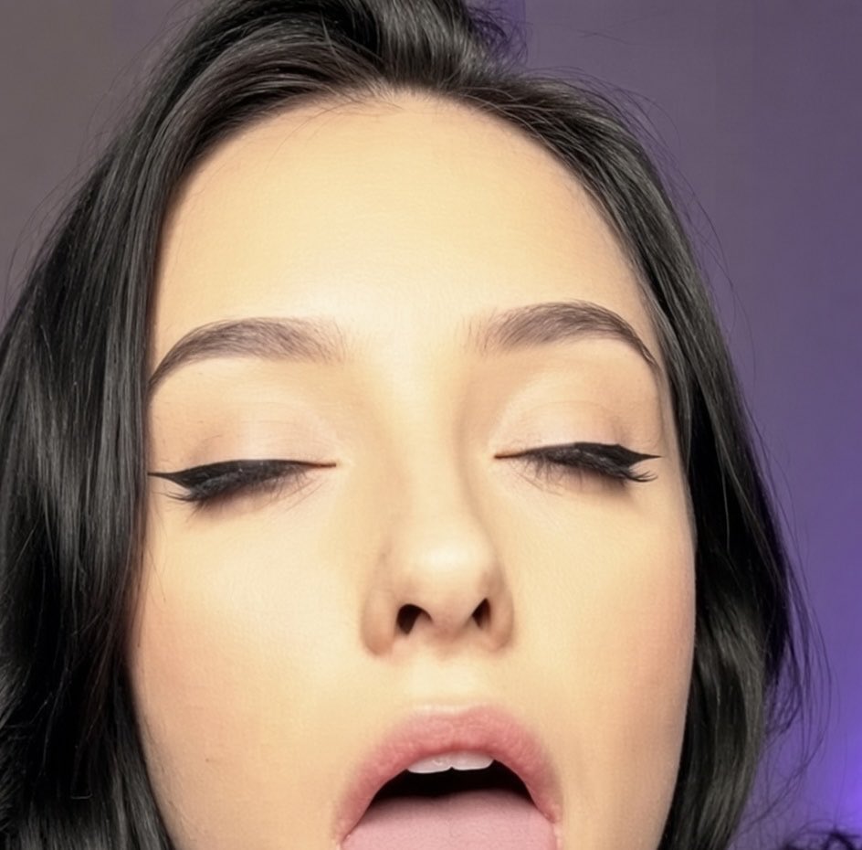 SofyVale2002's tweet photo. Which one do you prefer? Eyes open? Or closed? #eyes #open #closed #blowjob https://t.co/a8BQr5dyue