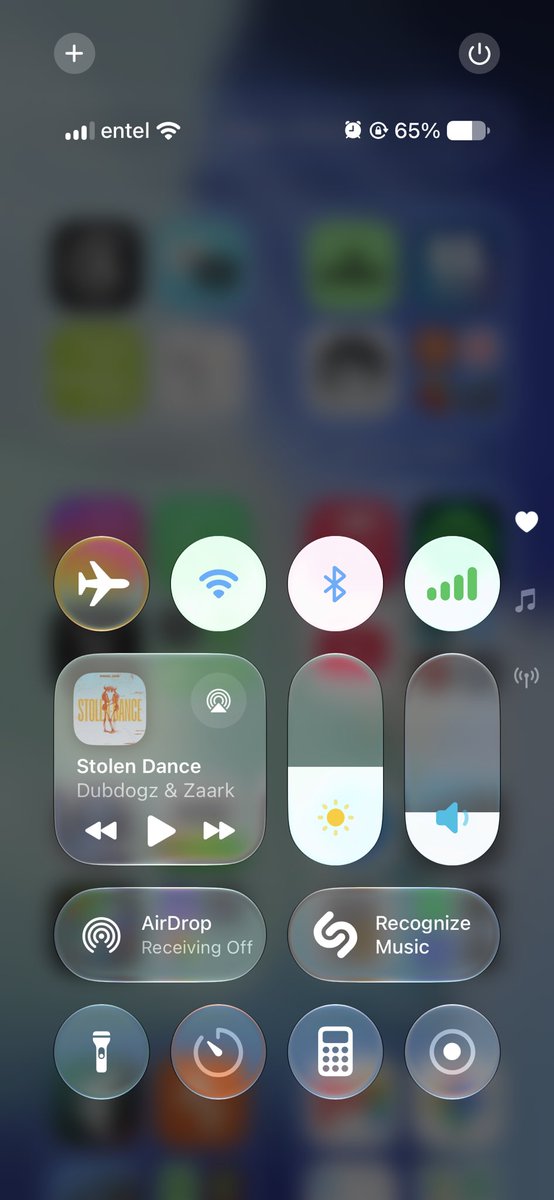 javierchr_'s tweet photo. @zeedezigns Ios 27 but nothing will match that control center https://t.co/x3VkV6iko8