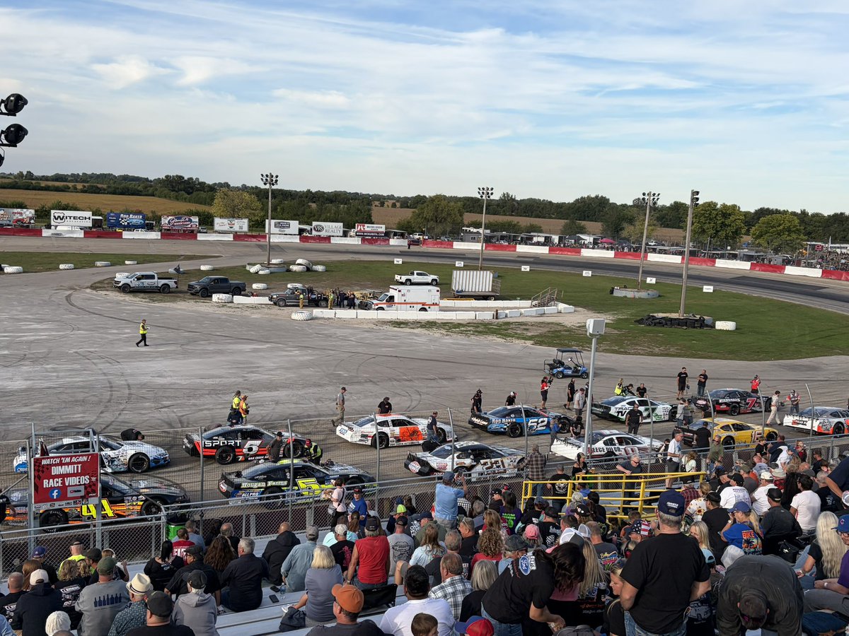 ksherbit10's tweet photo. Little short track racing @GCSUpdates on a Sunday afternoon! Who’s your pick @PPistone ? https://t.co/lpUsXK4YEy
