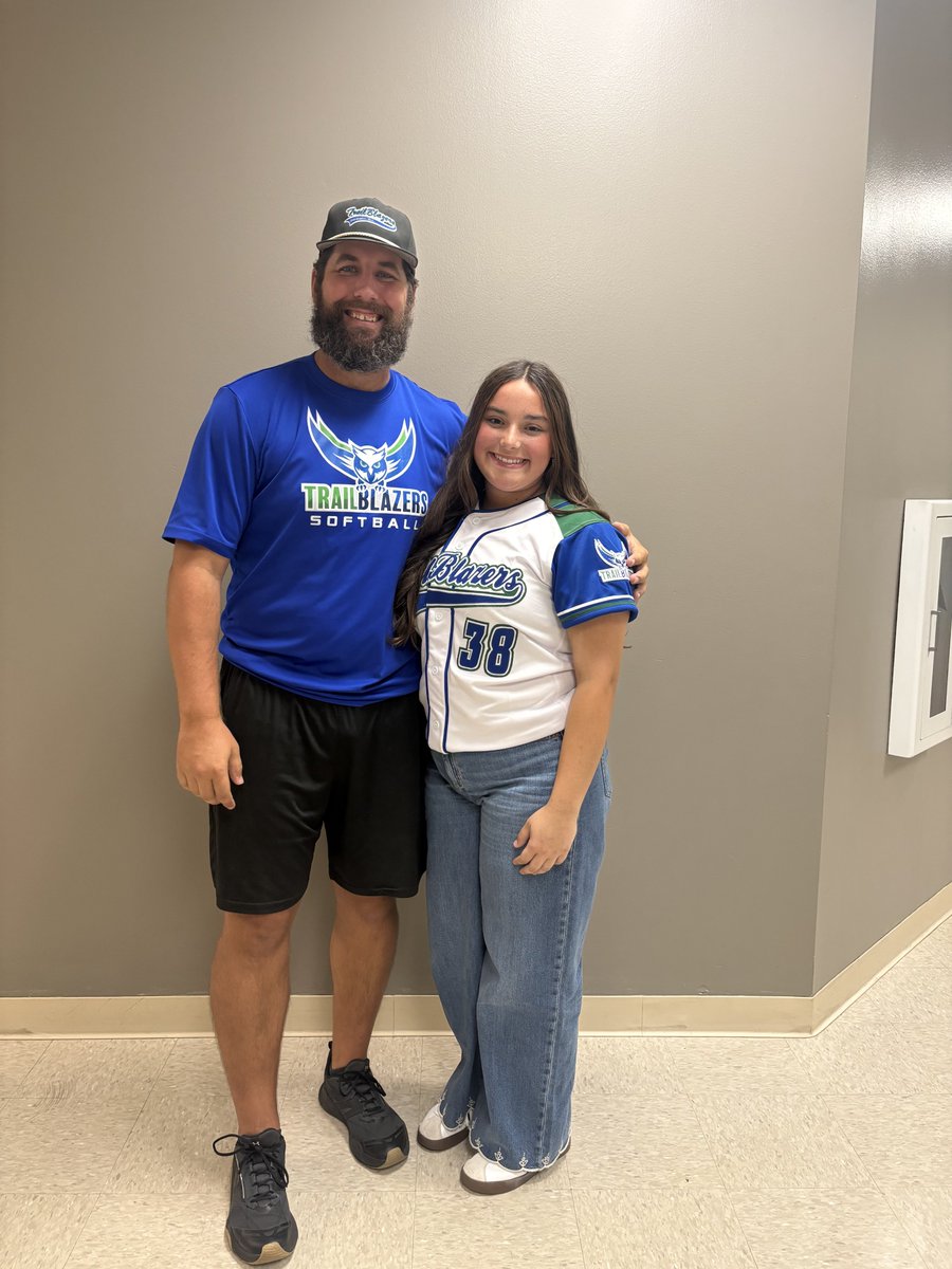 BombersKTX's tweet photo. Congrats to our #24 @larkaye2027  for getting an offer from @ASUMHSB @jakeclary21 . Thankyou for having her out ! We cant wait ti see what the future holds. #DoMoreBeMore #Bombernation https://t.co/NzeWbU17D3
