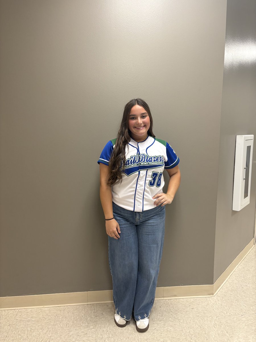 BombersKTX's tweet photo. Congrats to our #24 @larkaye2027  for getting an offer from @ASUMHSB @jakeclary21 . Thankyou for having her out ! We cant wait ti see what the future holds. #DoMoreBeMore #Bombernation https://t.co/NzeWbU17D3