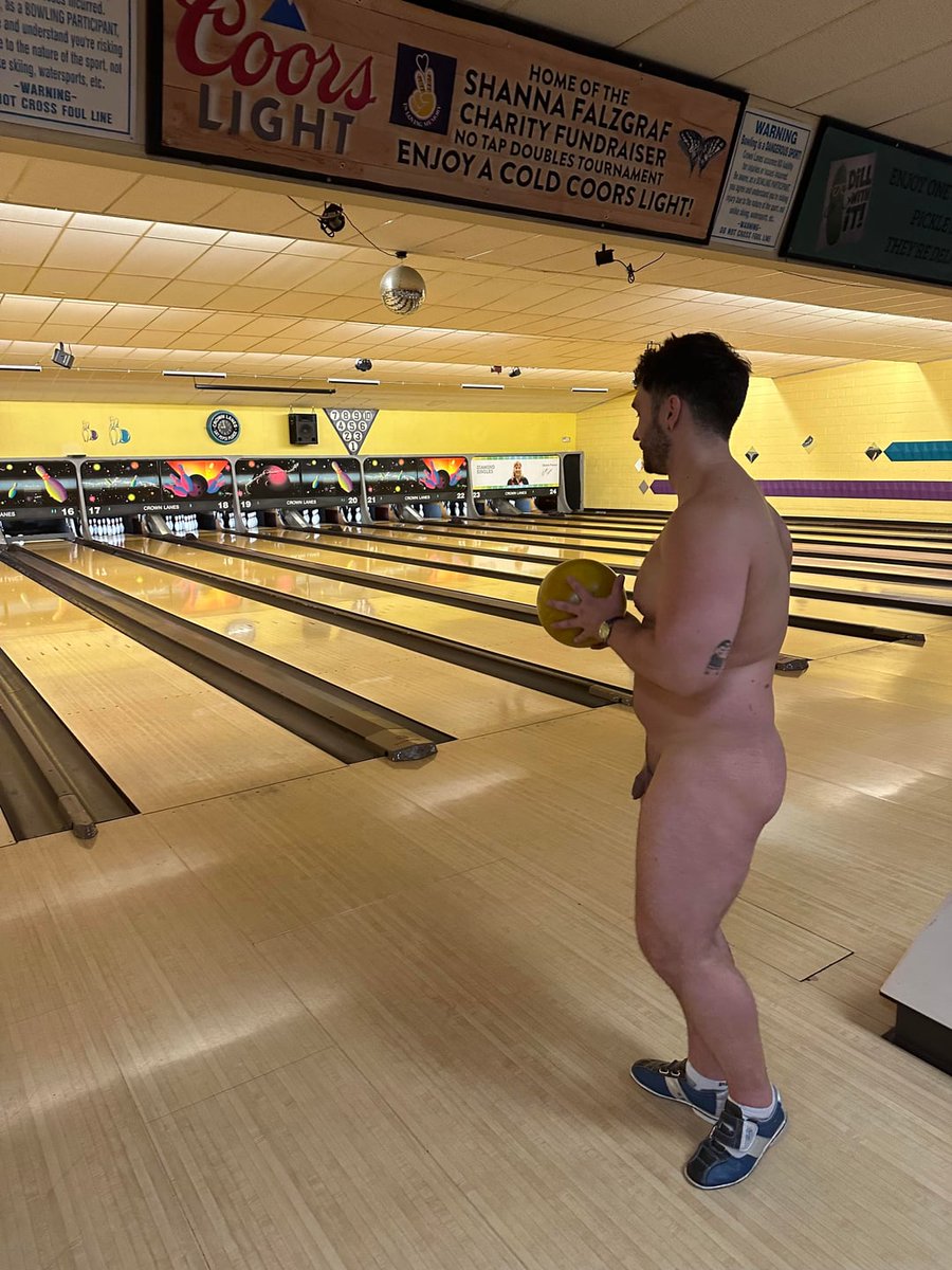 FHunksblog's tweet photo. Today on FH: Balls Out! 🎳
https://t.co/H47ZUnns6j https://t.co/PGSNo1qgpR
