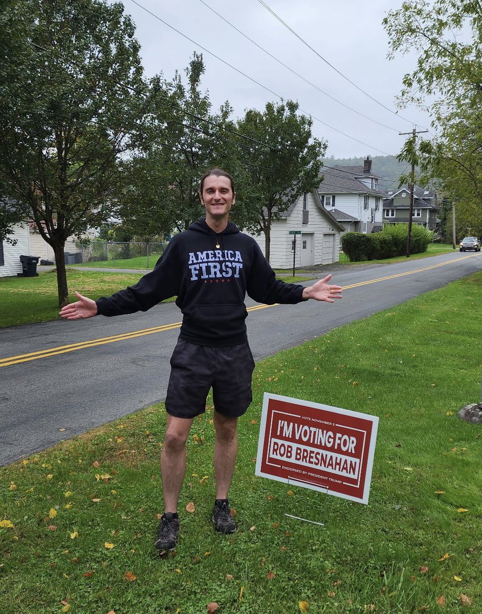 ScottPresler's tweet photo. Knocking on doors &amp; putting up signs to re-elect Congressman Rob Bresnahan in Pike County, PA. 

Walking miles &amp; burning calories. https://t.co/rze9Gxj5YZ