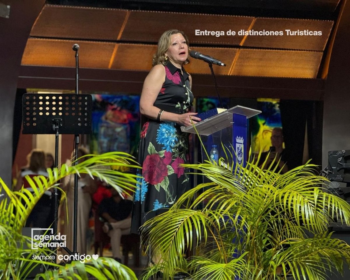 psoeportuense's tweet photo. 🌟 Cierre de fin de semana con turismo, reconocimientos y música tradicional en nuestra ciudad 🌹

Terminamos el fin de semana participando en la entrega de distinciones a profesionales y entidades relacionadas con el sector turístico de la ciudad, enmarcada en las jornadas de turismo de Puerto de la Cruz, donde se puso en valor la labor y la trayectoria de quienes impulsan este motor económico.

Además, pudimos disfrutar del gran concierto de Los Sabandeños celebrado en la Sala Andrómeda, para poner el broche de oro a la jornada.

Nos representaron en estos actos Marco González (@marcosinese), Roberto Medina (@robertomedina91), Flora Perera (@pereraflora) y Daniel González (@daniglezm).

X: @psoeportuense
Instagram: @psoe_puertodelacruz
Facebook: @psoepuertodelacruz

Nuestro compromiso es #SiempreContigo.

#SiemprePuertodelaCruz #SiempreLeales #PuertodelaCruz #PsoePuertodelacruz