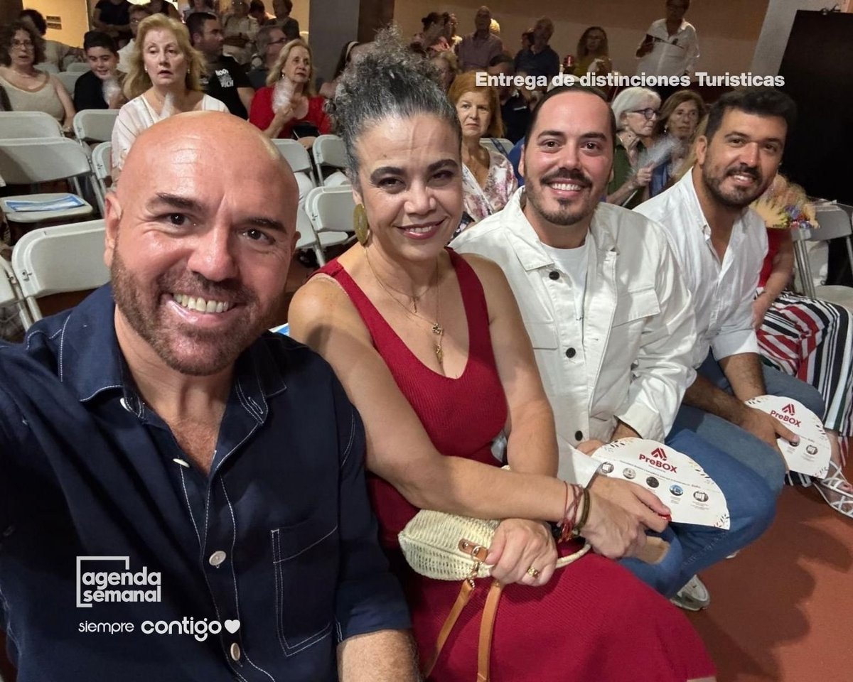 psoeportuense's tweet photo. 🌟 Cierre de fin de semana con turismo, reconocimientos y música tradicional en nuestra ciudad 🌹

Terminamos el fin de semana participando en la entrega de distinciones a profesionales y entidades relacionadas con el sector turístico de la ciudad, enmarcada en las jornadas de turismo de Puerto de la Cruz, donde se puso en valor la labor y la trayectoria de quienes impulsan este motor económico.

Además, pudimos disfrutar del gran concierto de Los Sabandeños celebrado en la Sala Andrómeda, para poner el broche de oro a la jornada.

Nos representaron en estos actos Marco González (@marcosinese), Roberto Medina (@robertomedina91), Flora Perera (@pereraflora) y Daniel González (@daniglezm).

X: @psoeportuense
Instagram: @psoe_puertodelacruz
Facebook: @psoepuertodelacruz

Nuestro compromiso es #SiempreContigo.

#SiemprePuertodelaCruz #SiempreLeales #PuertodelaCruz #PsoePuertodelacruz