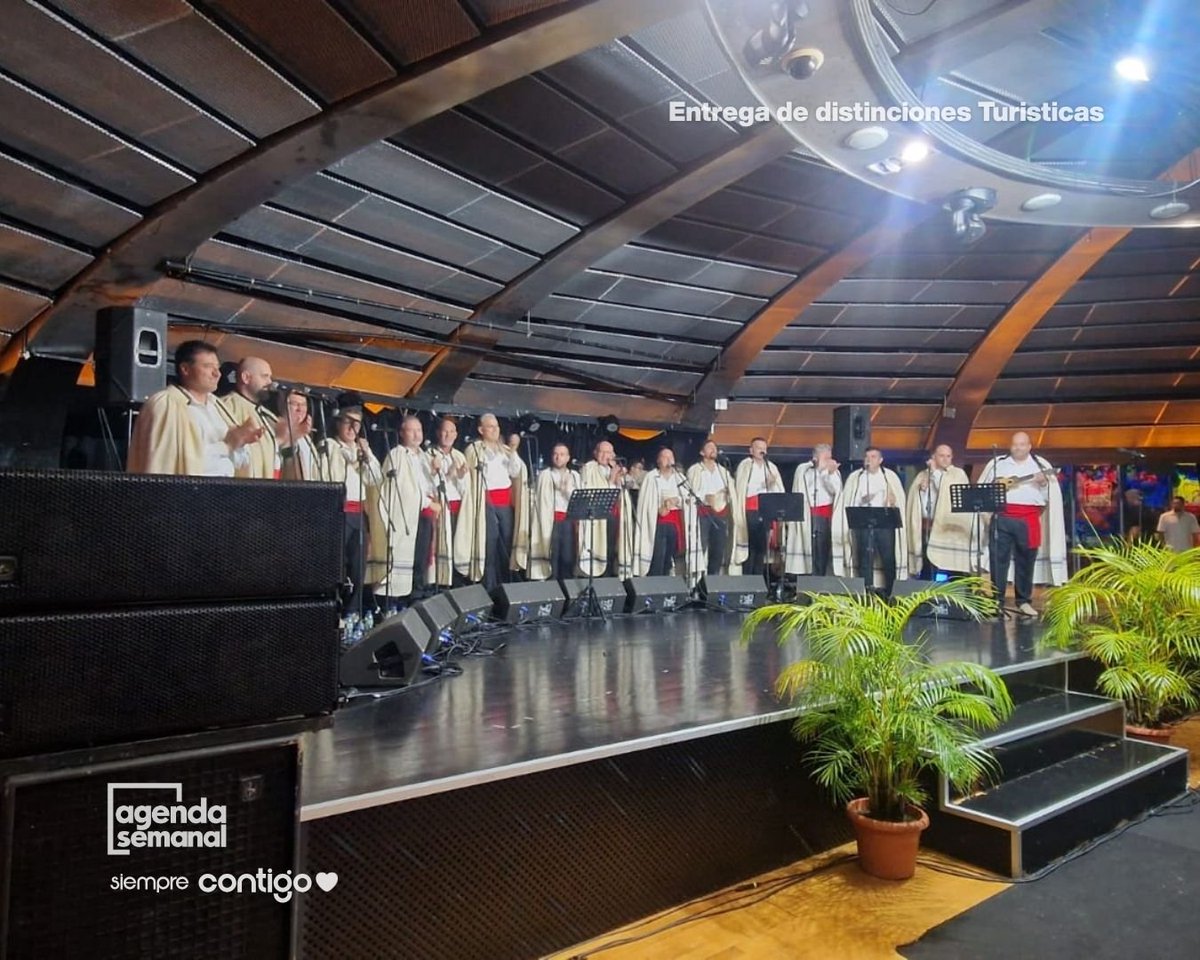 psoeportuense's tweet photo. 🌟 Cierre de fin de semana con turismo, reconocimientos y música tradicional en nuestra ciudad 🌹

Terminamos el fin de semana participando en la entrega de distinciones a profesionales y entidades relacionadas con el sector turístico de la ciudad, enmarcada en las jornadas de turismo de Puerto de la Cruz, donde se puso en valor la labor y la trayectoria de quienes impulsan este motor económico.

Además, pudimos disfrutar del gran concierto de Los Sabandeños celebrado en la Sala Andrómeda, para poner el broche de oro a la jornada.

Nos representaron en estos actos Marco González (@marcosinese), Roberto Medina (@robertomedina91), Flora Perera (@pereraflora) y Daniel González (@daniglezm).

X: @psoeportuense
Instagram: @psoe_puertodelacruz
Facebook: @psoepuertodelacruz

Nuestro compromiso es #SiempreContigo.

#SiemprePuertodelaCruz #SiempreLeales #PuertodelaCruz #PsoePuertodelacruz