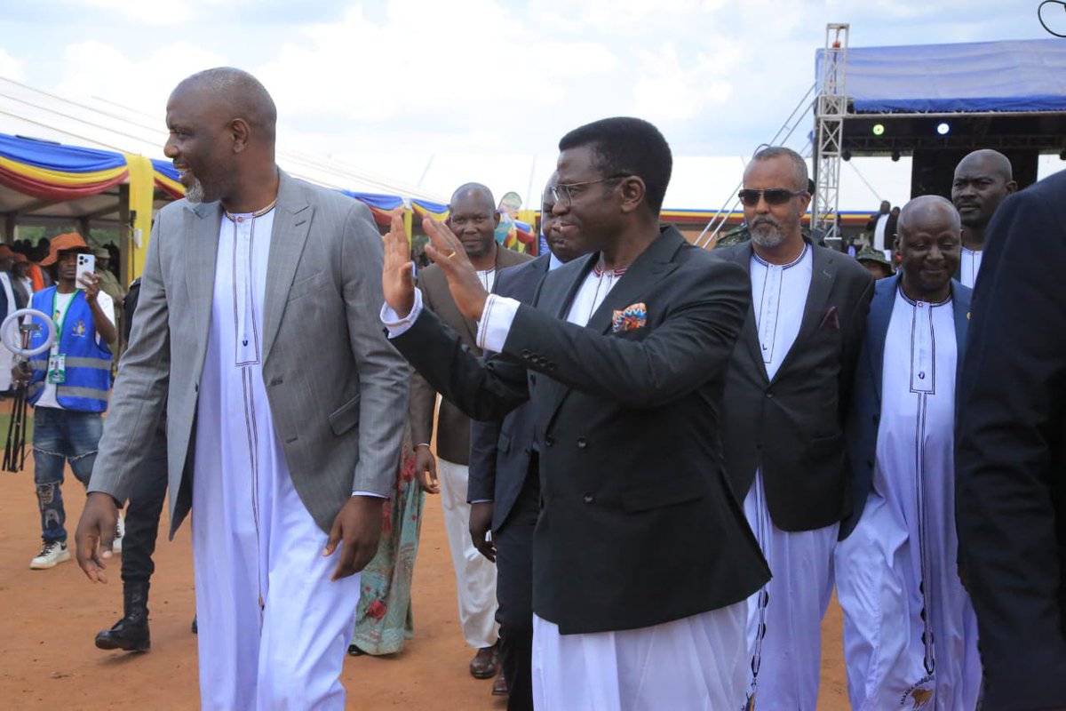 KingNadiopeIV's tweet photo. Owek. Charles Peter Mayiga, the Katikkiro of Buganda, arrival for 12th Coronation Anniversary celebrations.

Upon arrival, the Katikkiro was received by Owek.
 Dr. Joseph Muvawala, Katukiro of Busoga Kingdom, together with Owek. Osman Noor Ahmed, the Second Deputy 
Katukiro of Busoga Kingdom.

Buganda and Busoga have enjoyed a cordial and enduring relationship for many years, built on mutual respect, shared heritage and strong cultural ties.

Busoga Okwisania na Maani.